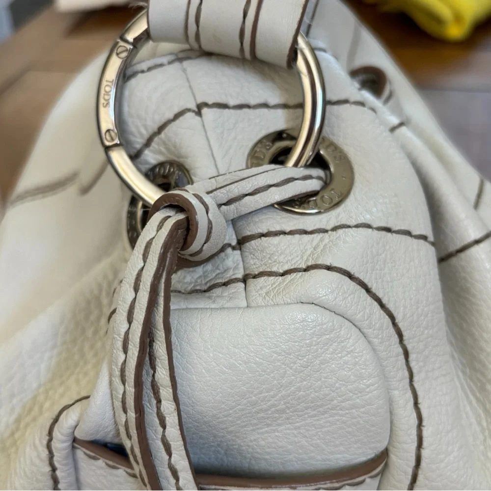 TOD'S Miky Easy Media Shoulder Handbag in White Pebbled Leather - Picture 9 of 14